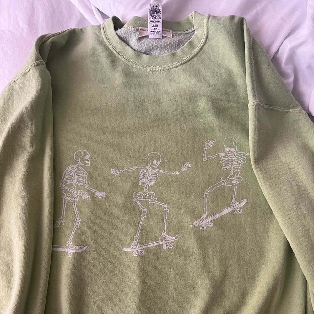 Urban Outfitters CREWNECK- light green with Skeletons skateboarding